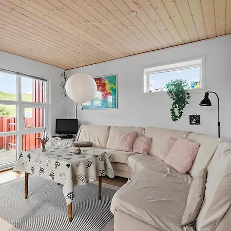 2 Bedroom Stunning In *
